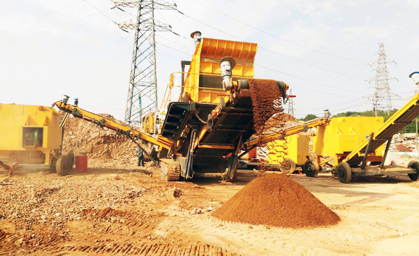 履帶式移動(dòng)破碎站